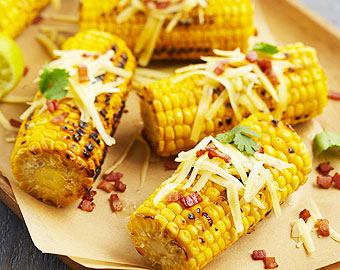 Grilled Corn Cobs with Cheese and Bacon Bits
